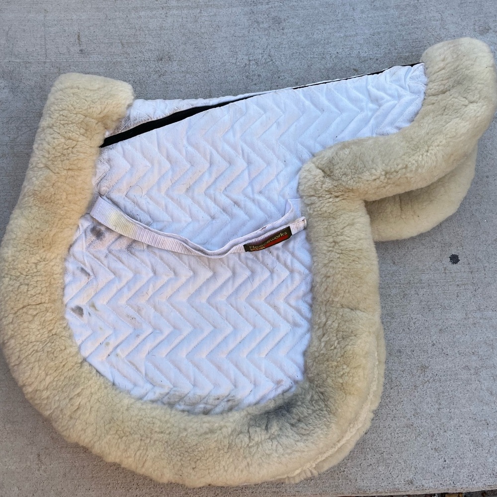 Fleeceeworks Sheepskin Trim Show Hunter English Pad